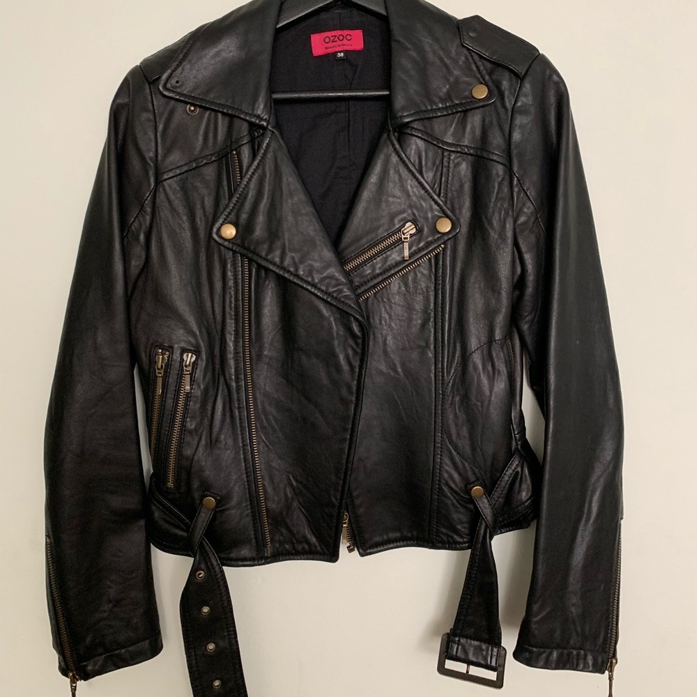 Chic Black Leather Motorcycle Jacket